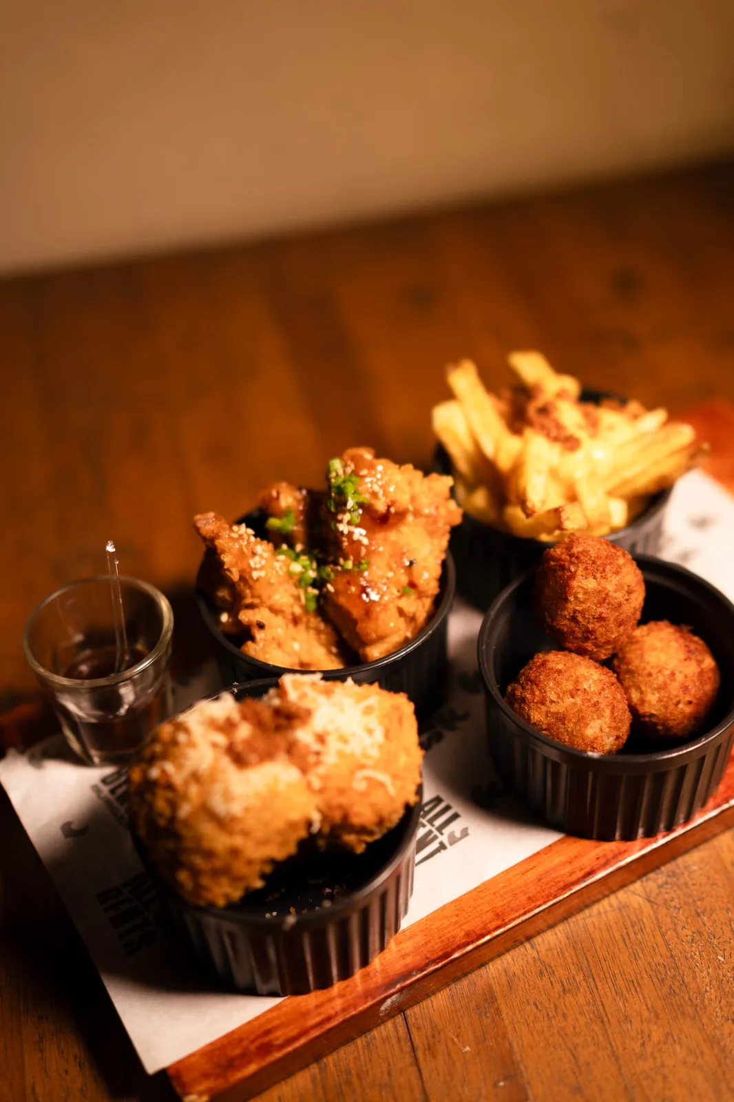 Seleção Fucking Snacks com petiscos e fritas